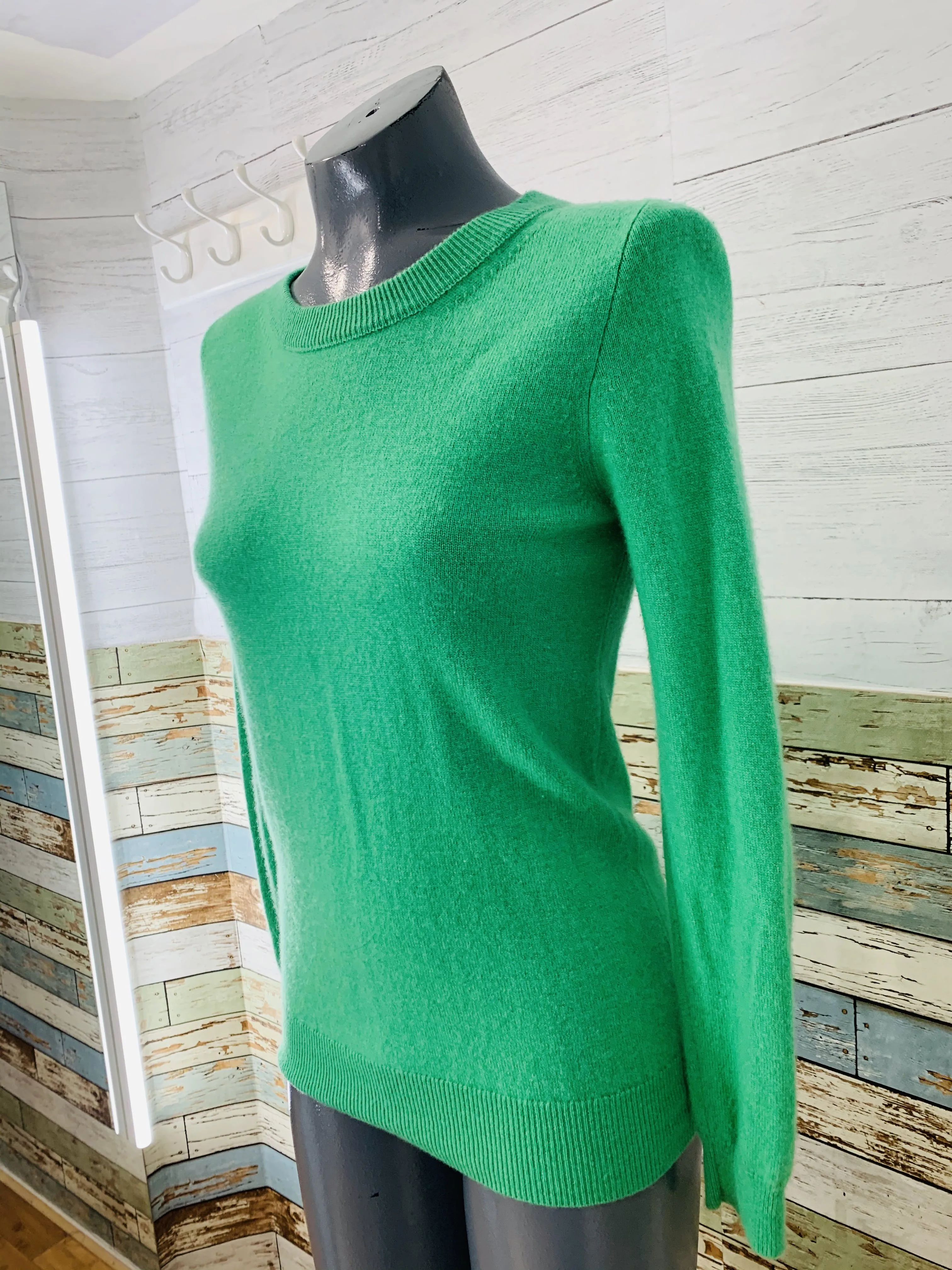 00's Green Crew Neck Cashmere Sweater by Enzo M