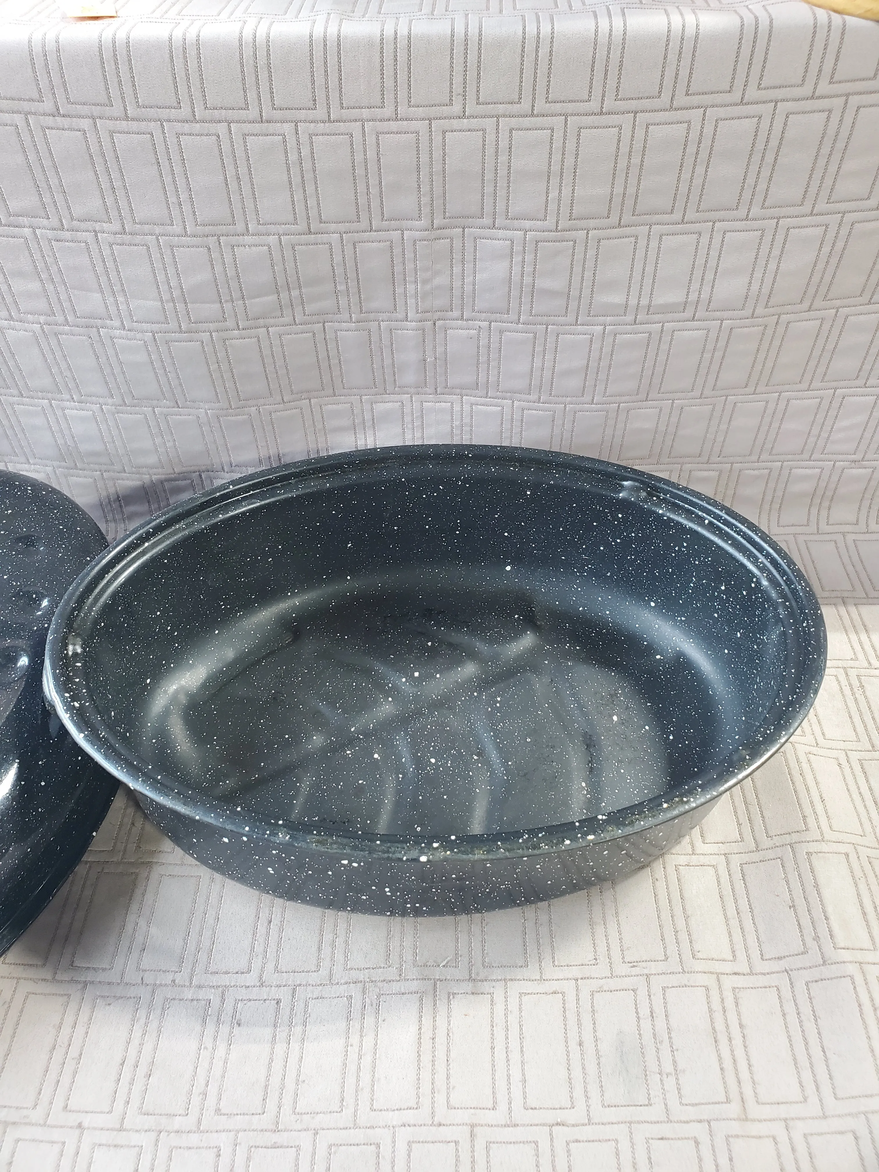 Black and White Speckled Oval Roaster Pan