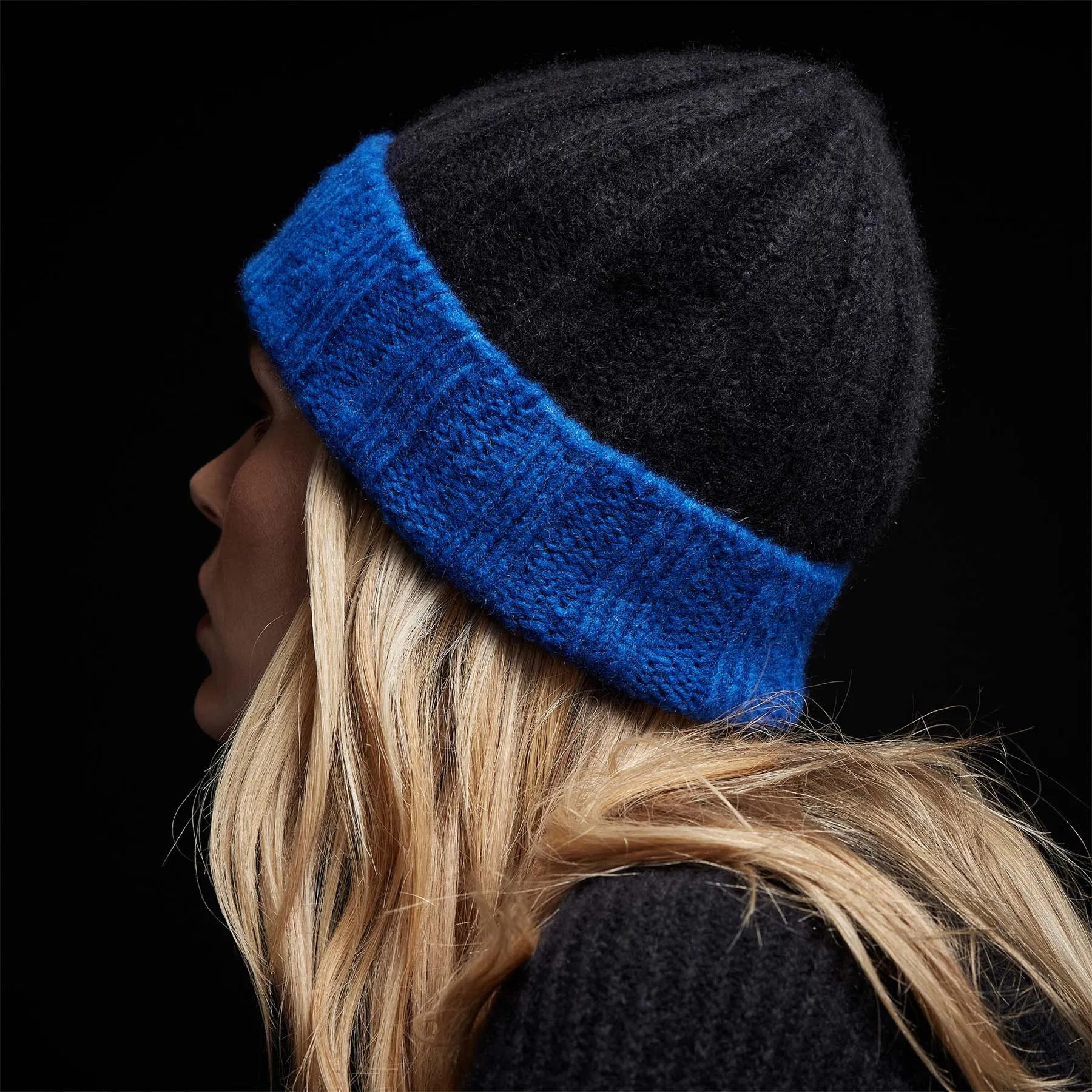 Cashmere Contrast Beanie - Black/Royal Blue