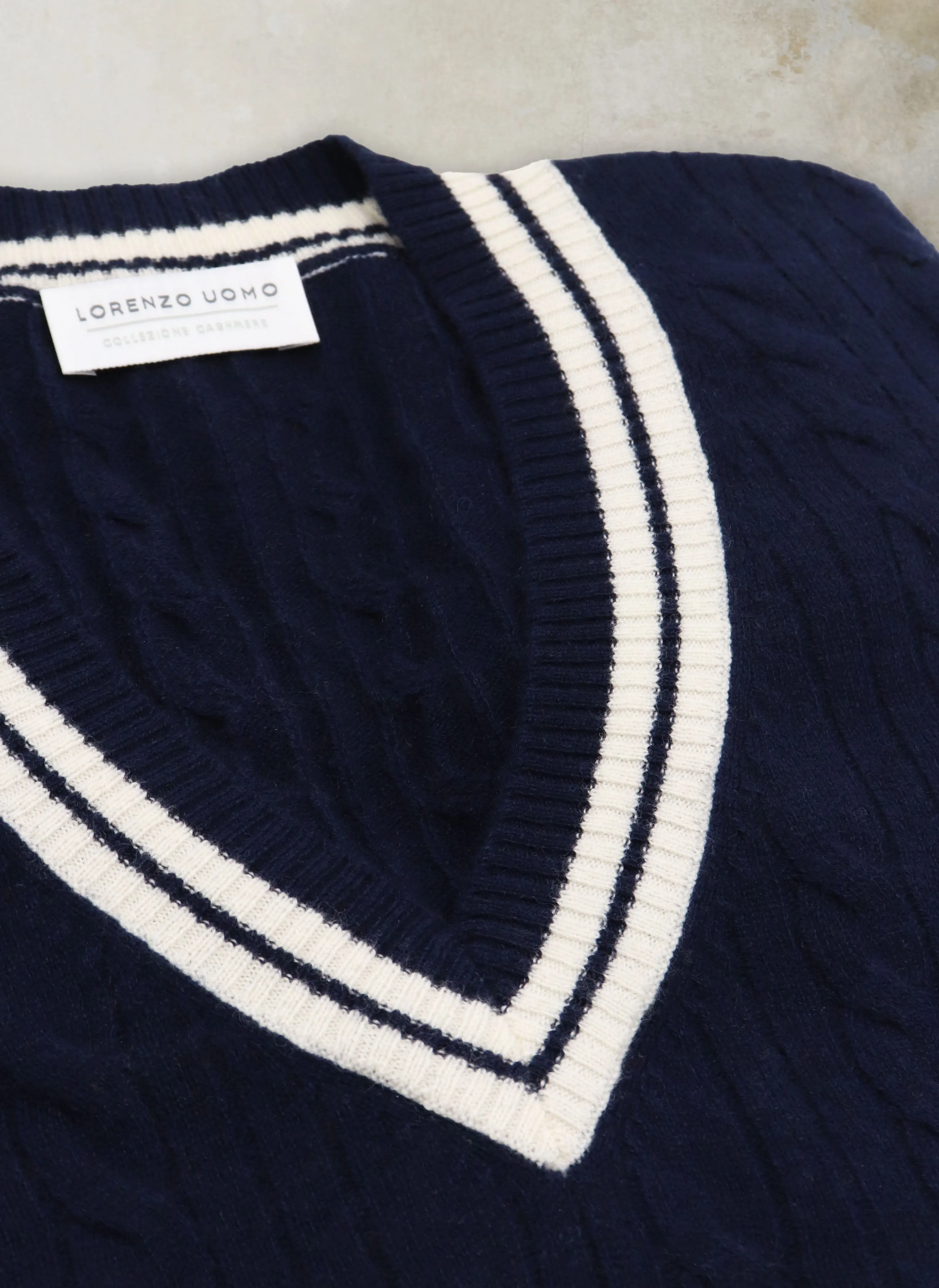 Men's Campo Tennis Cable V-Neck Cashmere Sweater in Navy