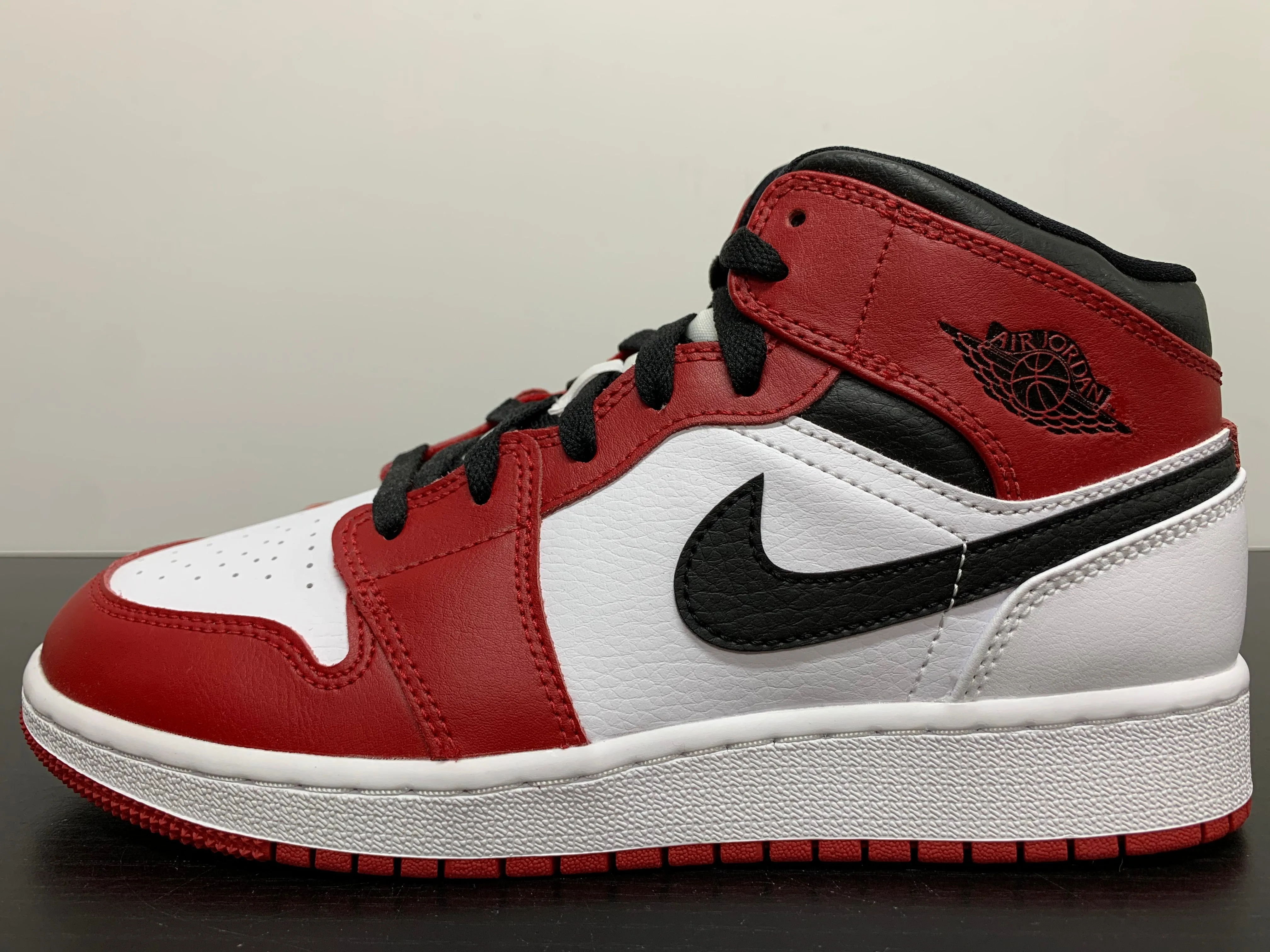 Nike Air Jordan 1 Mid Chicago GS