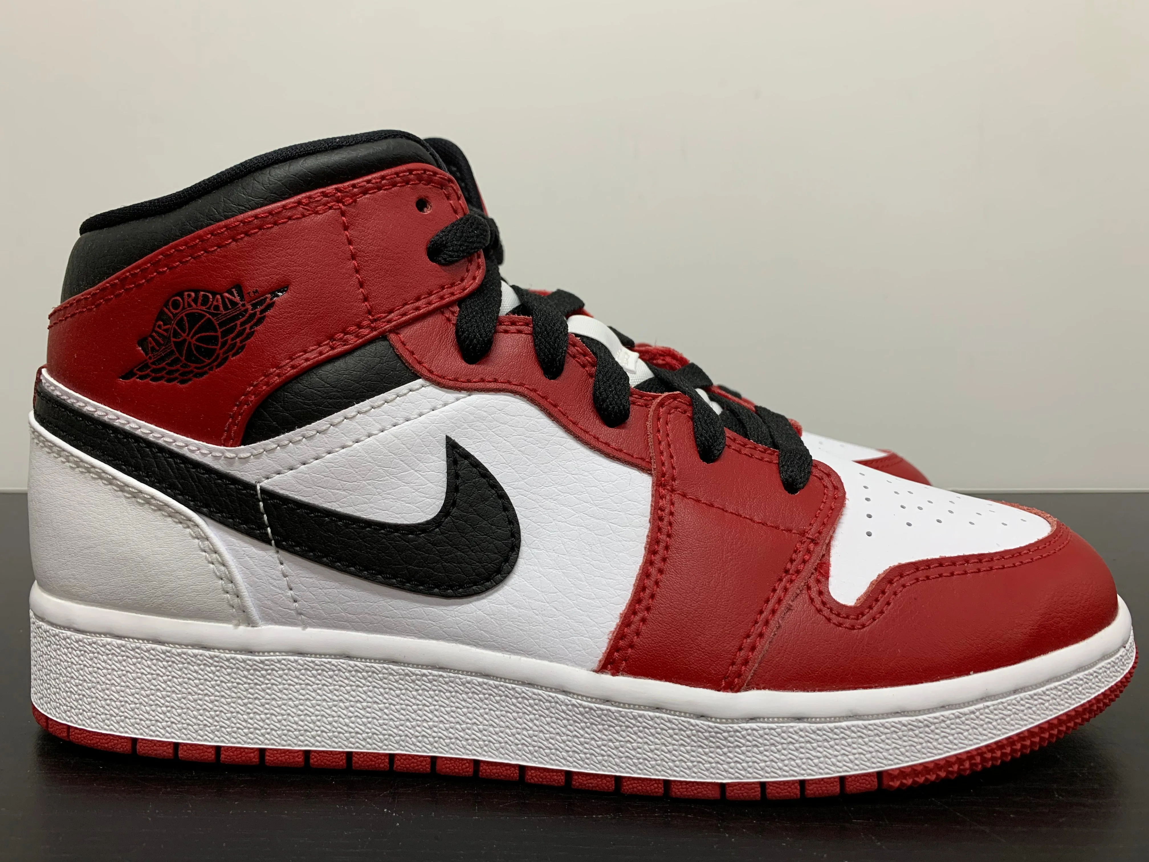 Nike Air Jordan 1 Mid Chicago GS