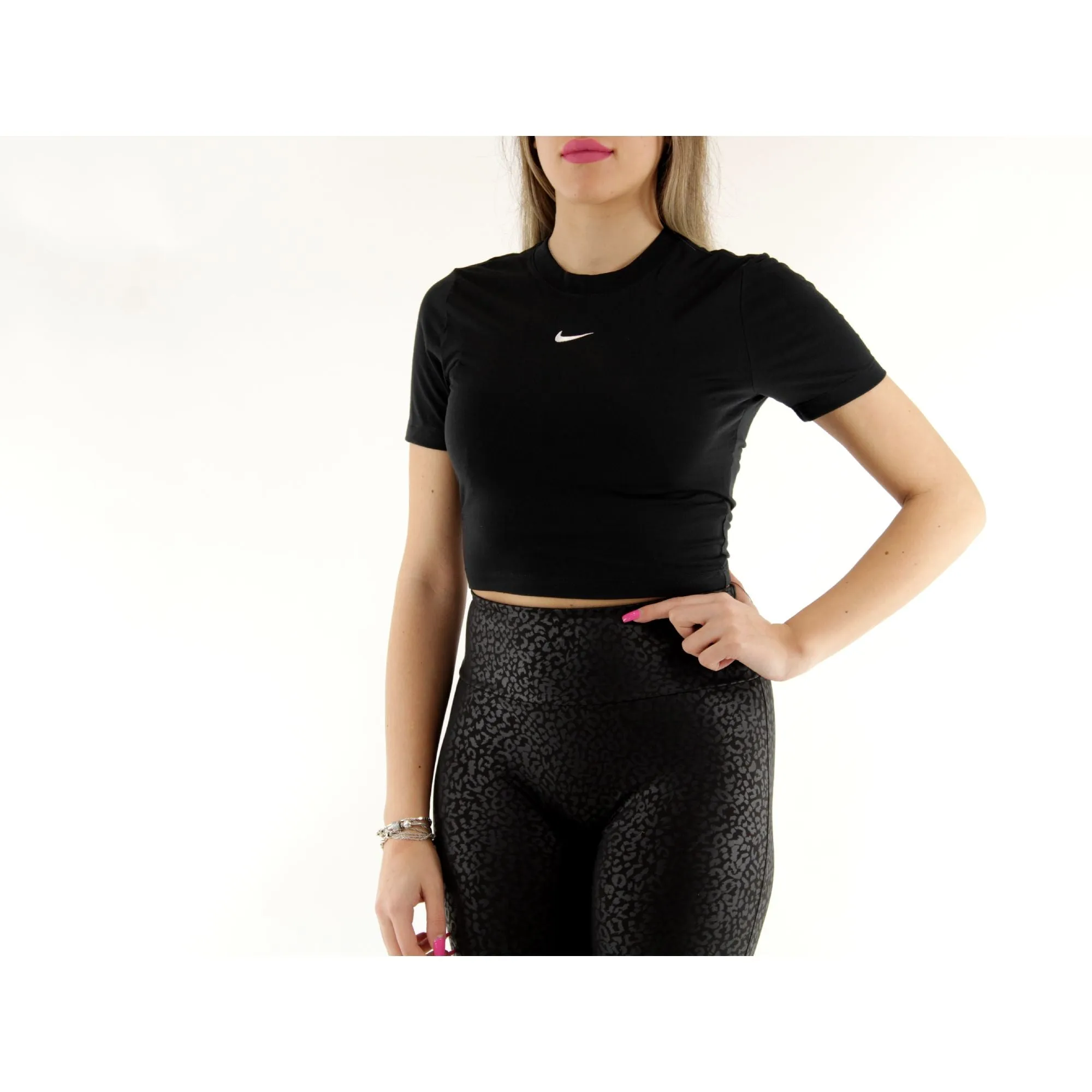 NIKE W NSE TEE ESSNTL SLIM FB2873 010