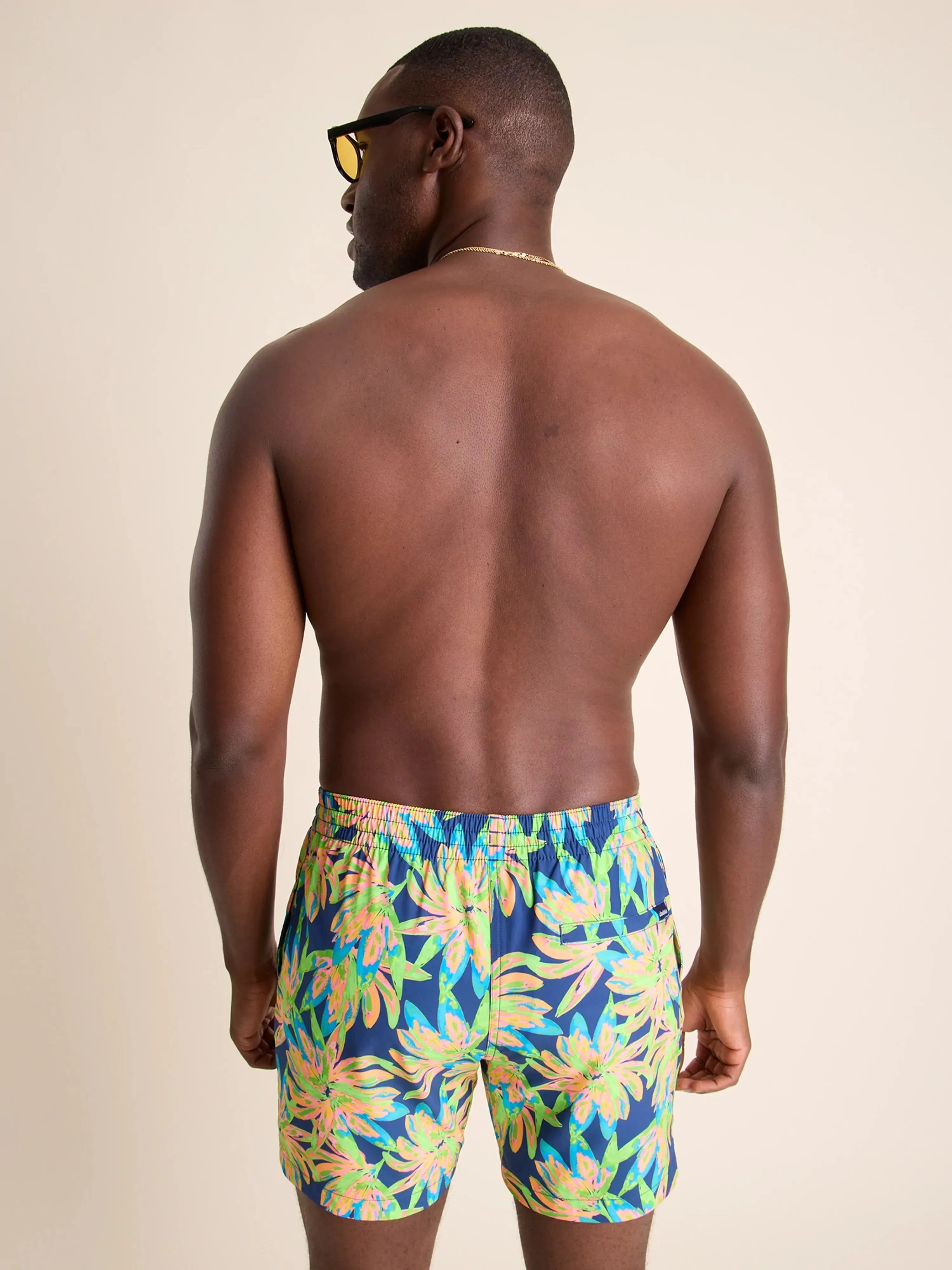 The Ocean Flowers 5.5" (Classic Lined Swim Trunk)